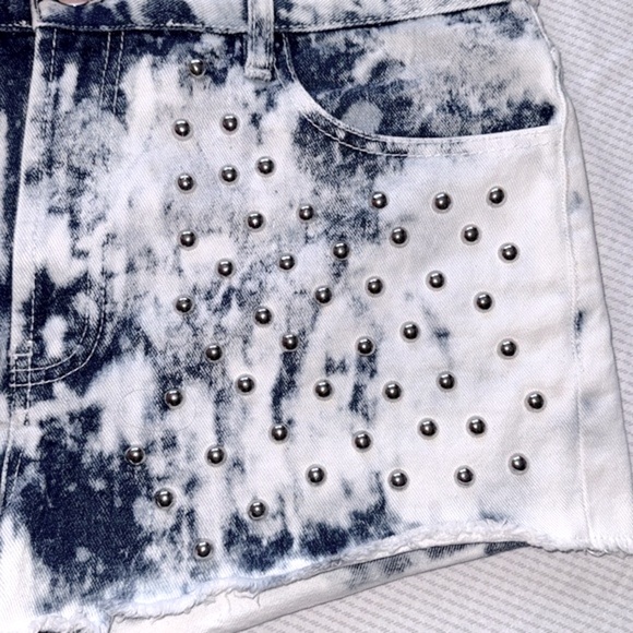 SALE❣️ VINTAGE CUTOFF JEAN SHORTS ACID WASH STUDDED | CUTOFF JEAN SHORTS - Picture 5 of 5